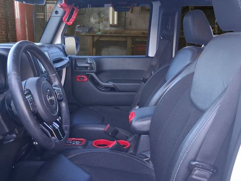 Used 2017 Jeep Wrangler Unlimited Sahara AWD/4WD image 16