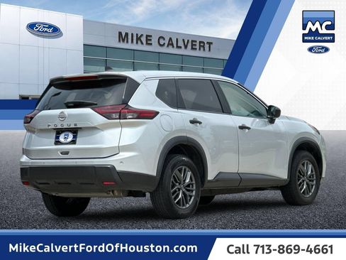 Used 2024 Nissan Rogue S FWD image 5