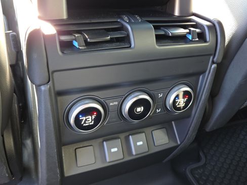 Used 2024 Land Rover Defender 110 X-Dynamic SE image 15