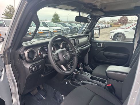 Used 2023 Jeep Gladiator Sport image 16