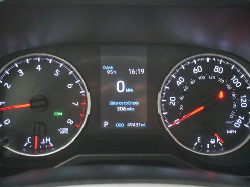 Used 2021 Toyota RAV4 XLE Premium FWD image 17