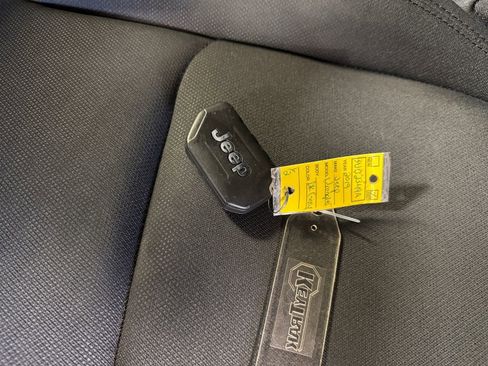 Used 2019 Jeep Wrangler Unlimited Sport AWD/4WD image 32