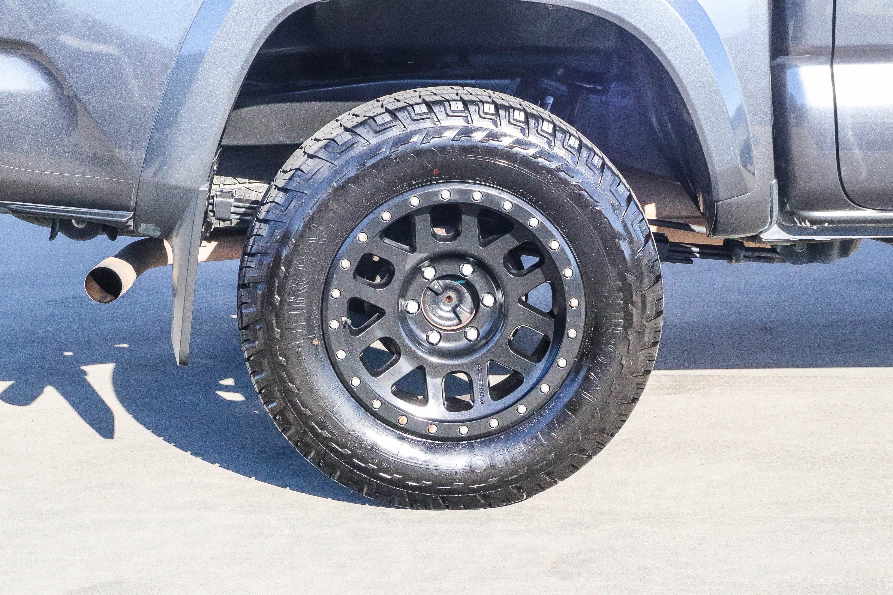 Used 2017 Toyota Tacoma TRD Sport w/ Tow Package RWD image 12