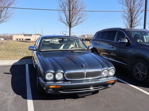 Used 2001 Jaguar XJ image 4