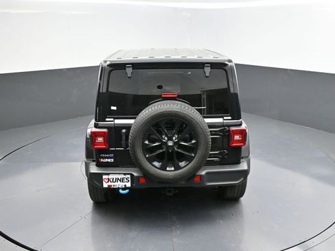 Used 2022 Jeep Wrangler Unlimited Sahara w/ Cold Weather Group image 28