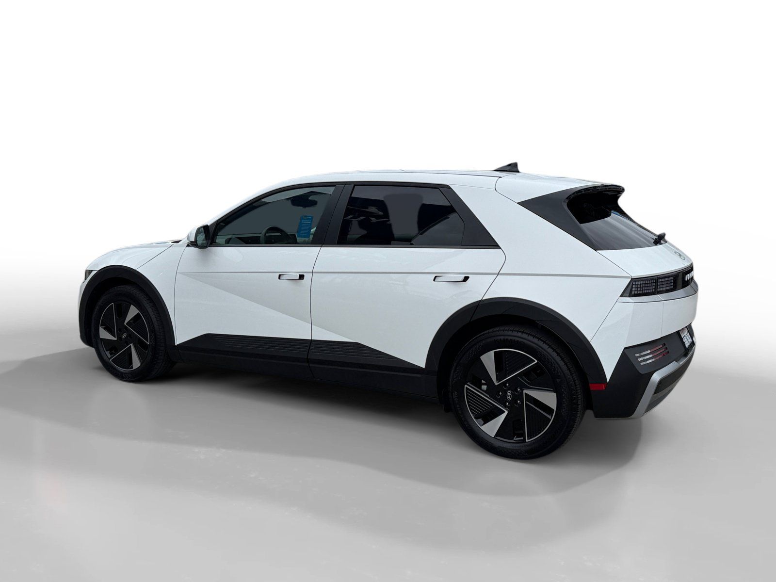 Certified 2025 Hyundai Ioniq 5 SE RWD image 3