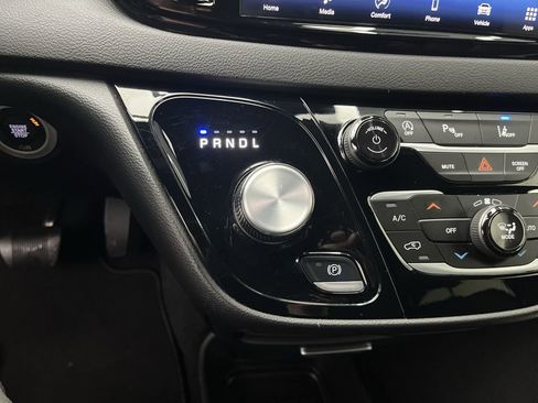 Used 2025 Chrysler Pacifica Select FWD image 25