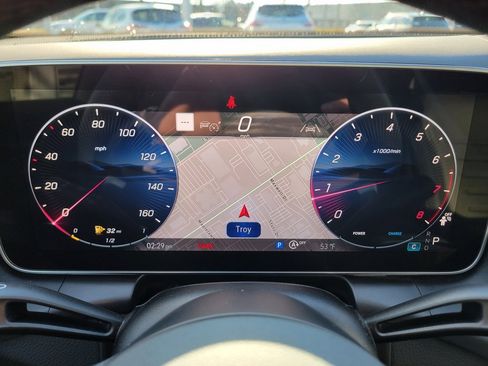 Used 2025 Mercedes-Benz GLC 300 4MATIC image 27