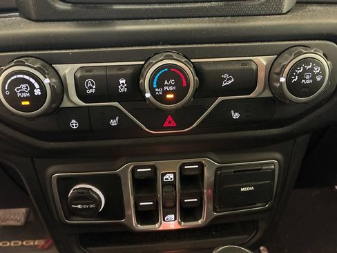 Used 2018 Jeep Wrangler Unlimited Sport S AWD/4WD image 14