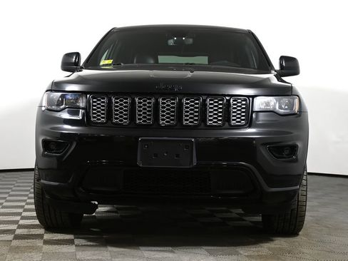 Used 2018 Jeep Grand Cherokee Altitude image 10