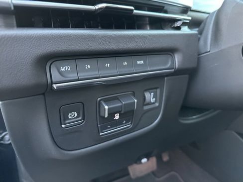 Used 2025 Cadillac Escalade Premium Luxury image 37