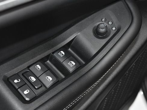 Used 2024 Jeep Grand Cherokee L Limited w/ Black Appearance Package AWD/4WD image 6