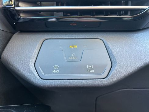 Certified 2025 Volkswagen ID.4 Pro image 23