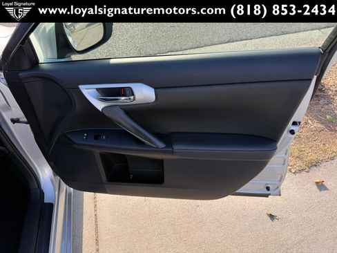 Used 2013 Lexus CT 200h FWD image 27