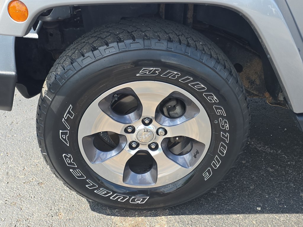 Used 2018 Jeep Wrangler Unlimited Sahara w/ Dual Top Group AWD/4WD image 31