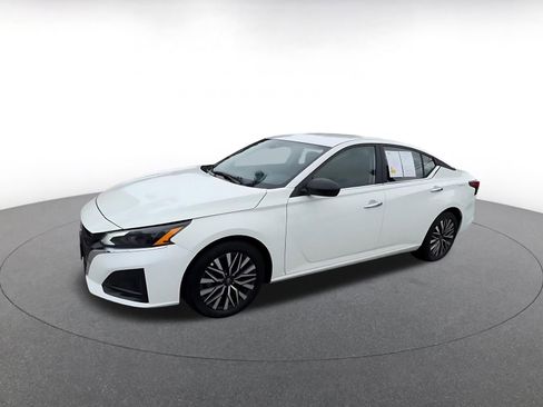 Used 2025 Nissan Altima 2.5 SV image 9