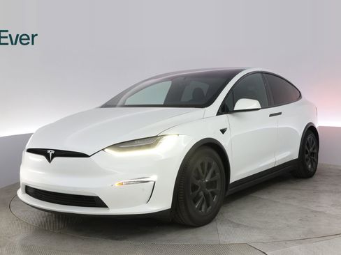 Used 2022 Tesla Model X image 2
