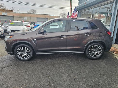 Used 2023 Mitsubishi Outlander Sport SE image 2