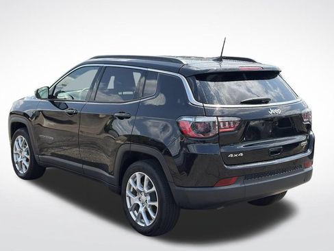 Used 2024 Jeep Compass Latitude AWD/4WD image 7