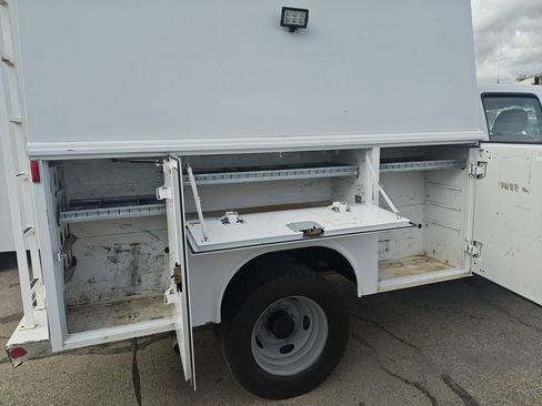 Used 2014 Ford F550 4x4 Crew Cab Super Duty w/ Power Equipment Group image 5