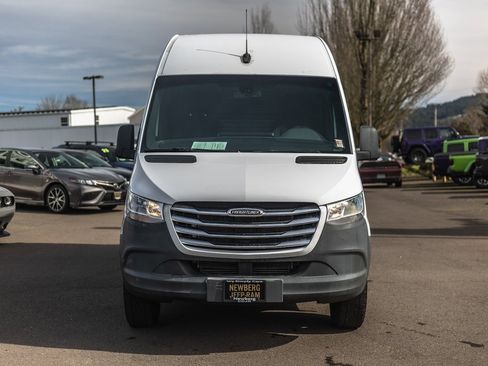 Used 2019 Freightliner Sprinter 3500 image 7