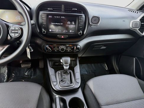 Used 2023 Kia Soul LX w/ LX Technology Package FWD image 18