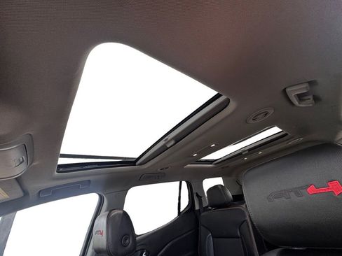 Used 2022 GMC Acadia AT4 w/ Technology Package image 11