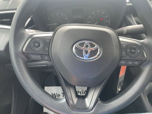 Used 2025 Toyota Corolla LE image 18
