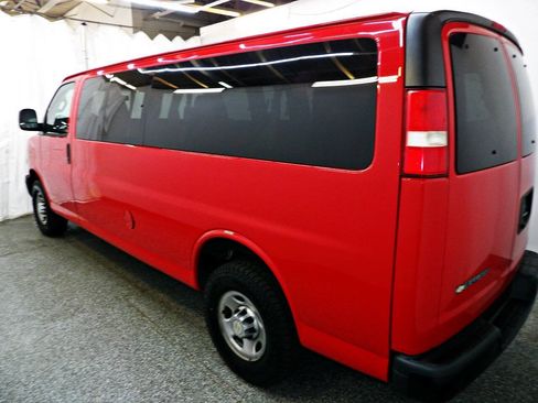 Used 2020 Chevrolet Express 3500 LS RWD image 4