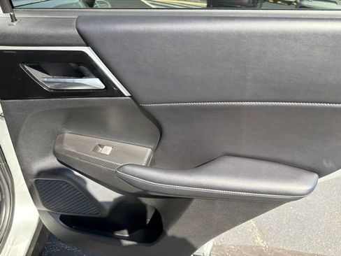 Used 2024 Mitsubishi Outlander SE AWD/4WD image 29