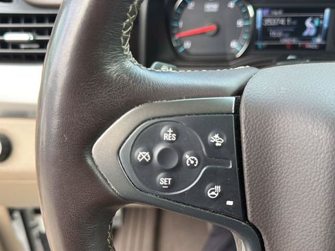 Used 2019 Chevrolet Suburban LT RWD image 12
