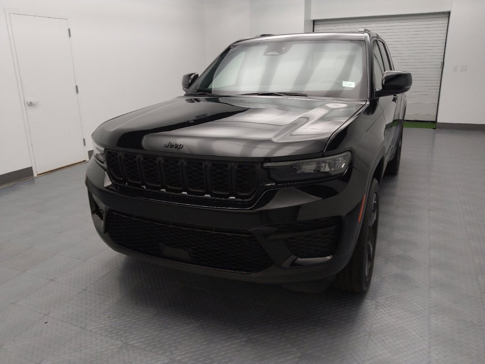 Used 2023 Jeep Grand Cherokee Altitude AWD/4WD image 15