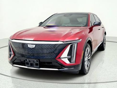 Used 2024 Cadillac Lyriq Luxury AWD/4WD image 3