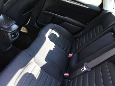 Used 2015 Ford Fusion SE FWD image 27