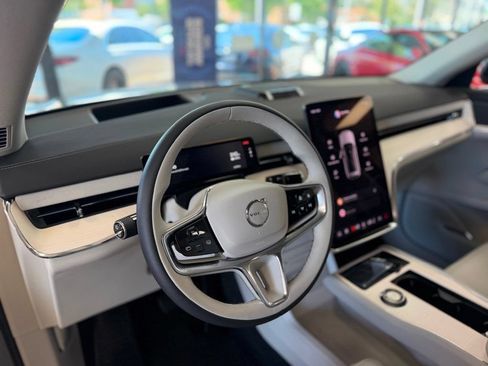 Used 2025 Volvo EX90 Ultra AWD/4WD image 18