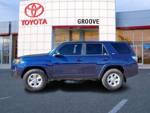 Used 2019 Toyota 4Runner SR5 Premium AWD/4WD image 2