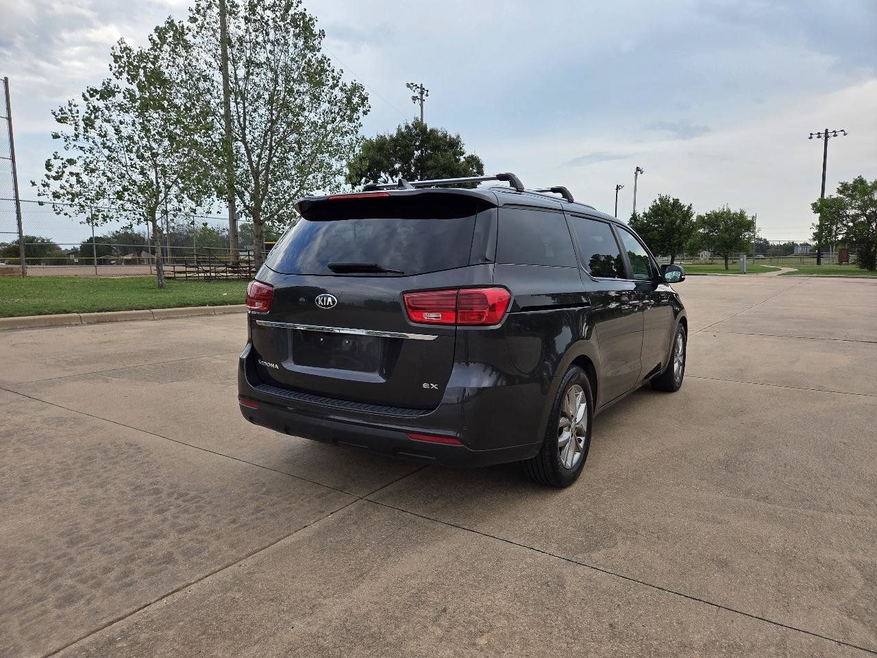 Used 2020 Kia Sedona EX FWD image 32
