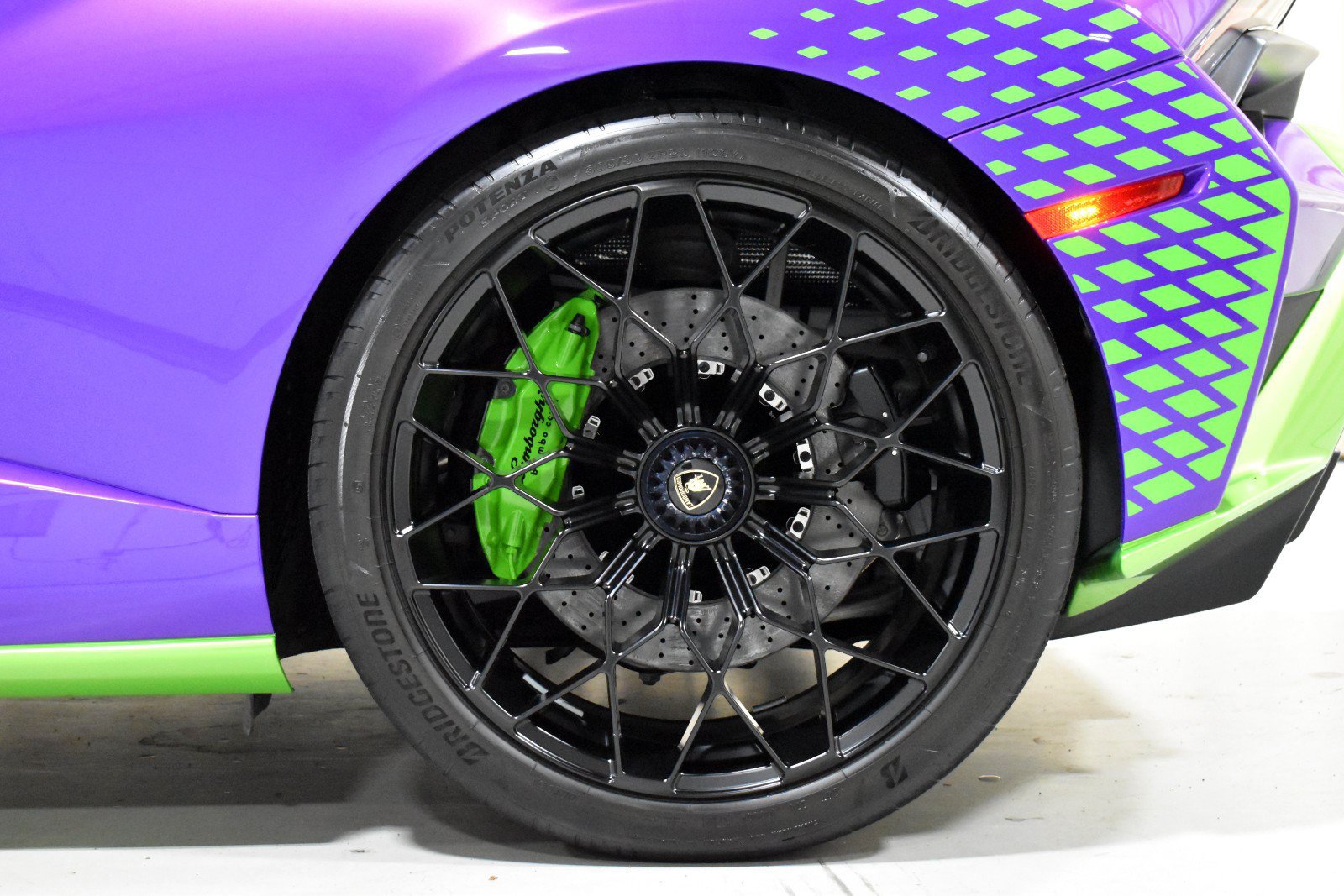 Used 2023 Lamborghini Huracan STO RWD image 20
