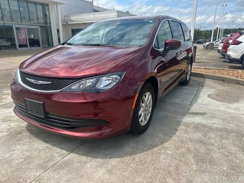 Used 2020 Chrysler Voyager LX w/ Cold Weather Group FWD image 1
