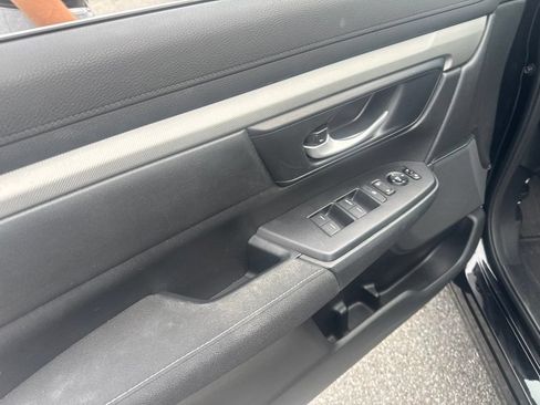 Used 2018 Honda CR-V LX image 13