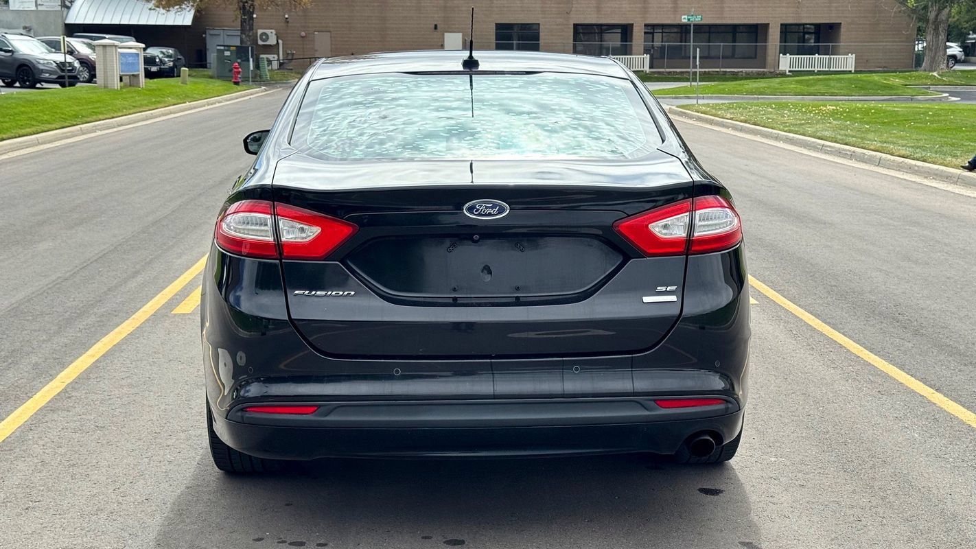 Used 2016 Ford Fusion SE w/ Equipment Group 202A FWD image 4