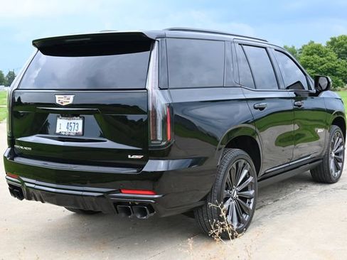 Used 2026 Cadillac Escalade V AWD/4WD image 5