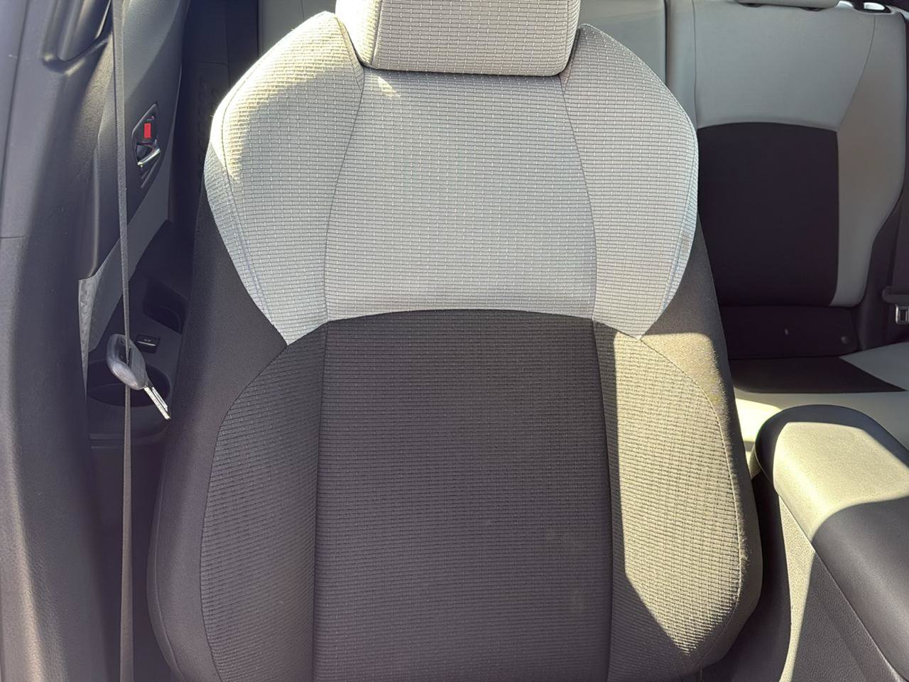Used 2019 Toyota C-HR XLE FWD image 10