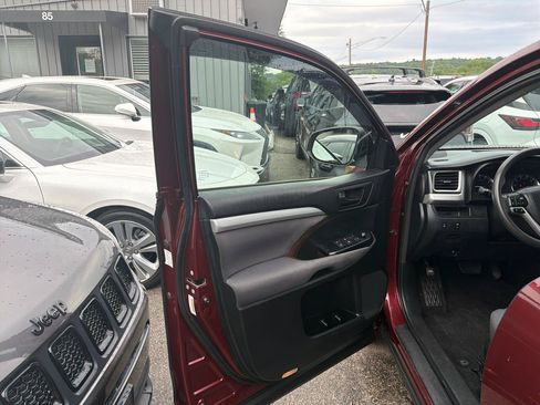Used 2015 Toyota Highlander LE AWD/4WD image 15