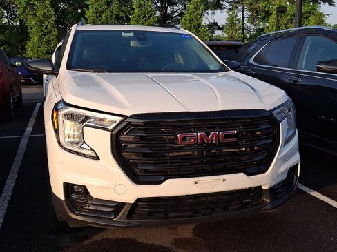 Used 2023 GMC Terrain SLT w/ Elevation Edition AWD/4WD image 4