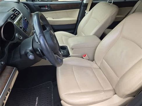 Used 2018 Subaru Outback 3.6R Limited image 2