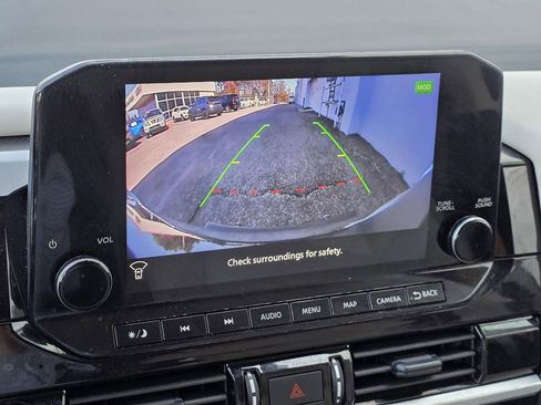 Used 2025 Nissan Pathfinder SL AWD/4WD image 19