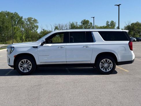 Used 2024 GMC Yukon XL SLT AWD/4WD image 2