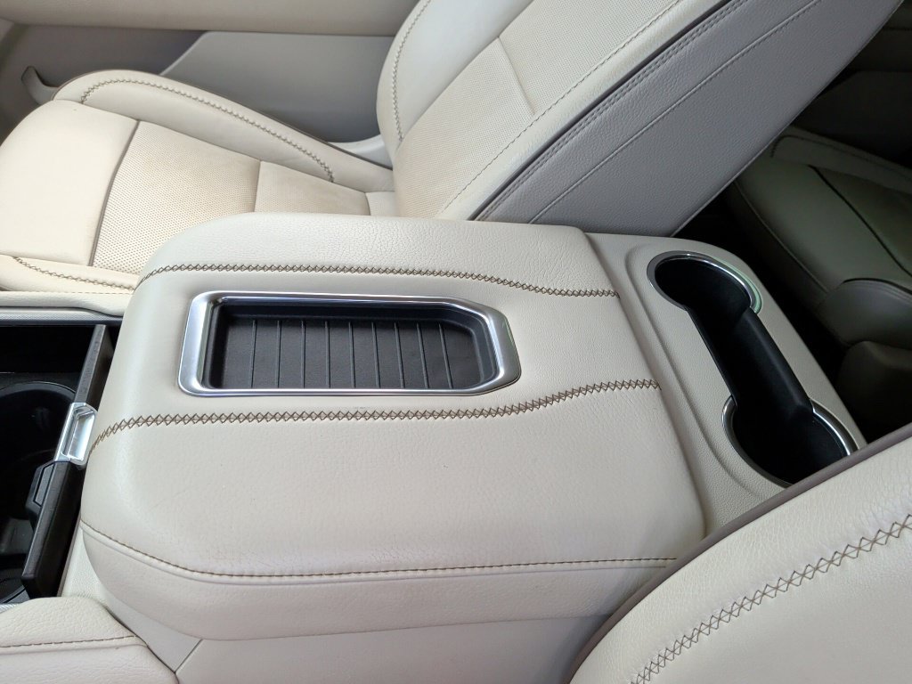 Used 2022 GMC Yukon Denali RWD image 32