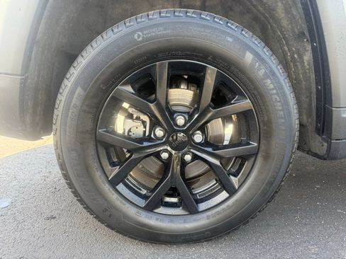 Used 2024 Jeep Grand Cherokee Altitude AWD/4WD image 46